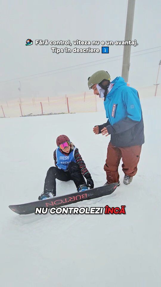 ⚠️ Viteza nu înseamnă neapărat progres! 

Începătorii intră adesea în viraje cu prea multă viteză și pierd echilibrul. Problema nu e viteza, ci lipsa controlului.

📌 De ce?
➡️ Dacă nu știi să frânezi corect, te vei opri doar prin cazătură.
➡️ Dacă intri prea rapid în viraj, vei derapa sau vei cădea.
➡️ Ai mai puțin timp de reacție – orice obstacol, denivelare sau alt rider te poate surprinde.

❌ Ce să NU faci:
- nu încerca să imiți riderii avansați fără să stăpânești tehnica. Respectă etapele!

✅️ Ce să faci:
- exersează pe o pârtie lină.
- învață să oprești corect.
- învață să faci o traversare stabilă.
- controlează viteza prin derapaj.
- încetinește înainte de viraj.
- pune presiune pe canturi progresiv, fără mișcări bruște.
- abia după ce s-a format memoria musculară creștem viteza.
- poartă cască!
- începe cu un instructor!

Ține minte: Controlul e mai important decât viteza. Mai întâi înveți să încetinești, apoi să accelerezi. Fără control, viteza nu e un avantaj ci e un risc. 🏂

💌 Trimite unui prieten care are nevoie de sfaturile astea.
💬 Scrie-ne dacă ai întrebări sau lasă-le în comentarii! 🙌

#snowboardromania #arenaplatos #instructorsnowboard #munte